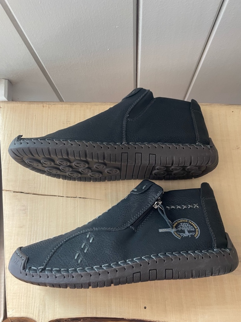 $15 SALE Black Ankle Boots Casual Zipper Rubber Sole Unisex Gender Neutral - Picture 4 of 10